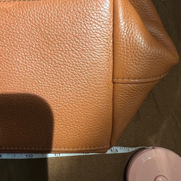 Kate Spade Hobo Shoulder Bag, tan leather w/gold accents. Great Condition - Picture 11 of 12